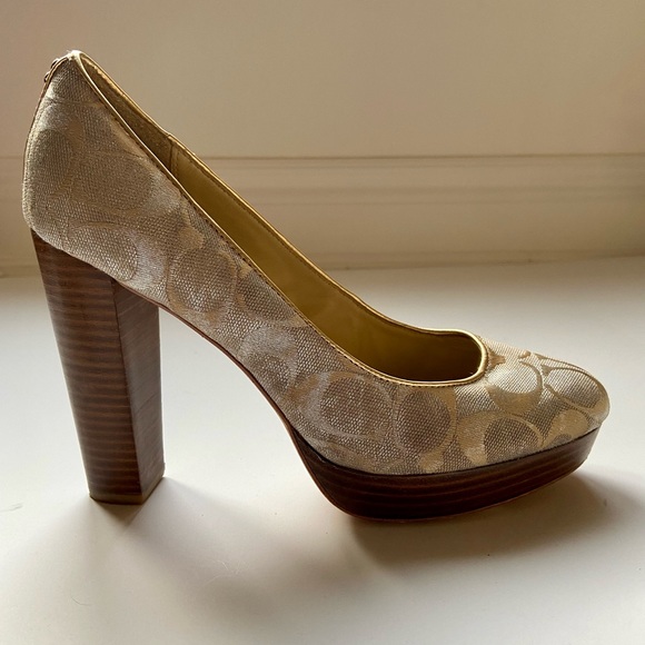 LAST CHANCE!  COACH "Tristian" Signature Pattern Pump in Gold - Picture 6 of 13
